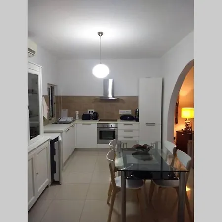 Confortable And Quiet In St. Julian Apartament