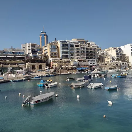 Confortable And Quiet In St. Julian 아파트 *