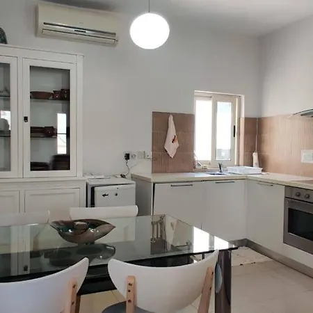 Confortable And Quiet In St. Julian Apartament